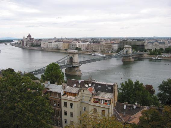 Donau in Budapest mit Kettenbrücke