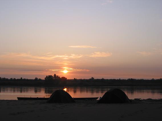 Sonnenuntergang über Nachtlager bei Staszow an der Weichsel